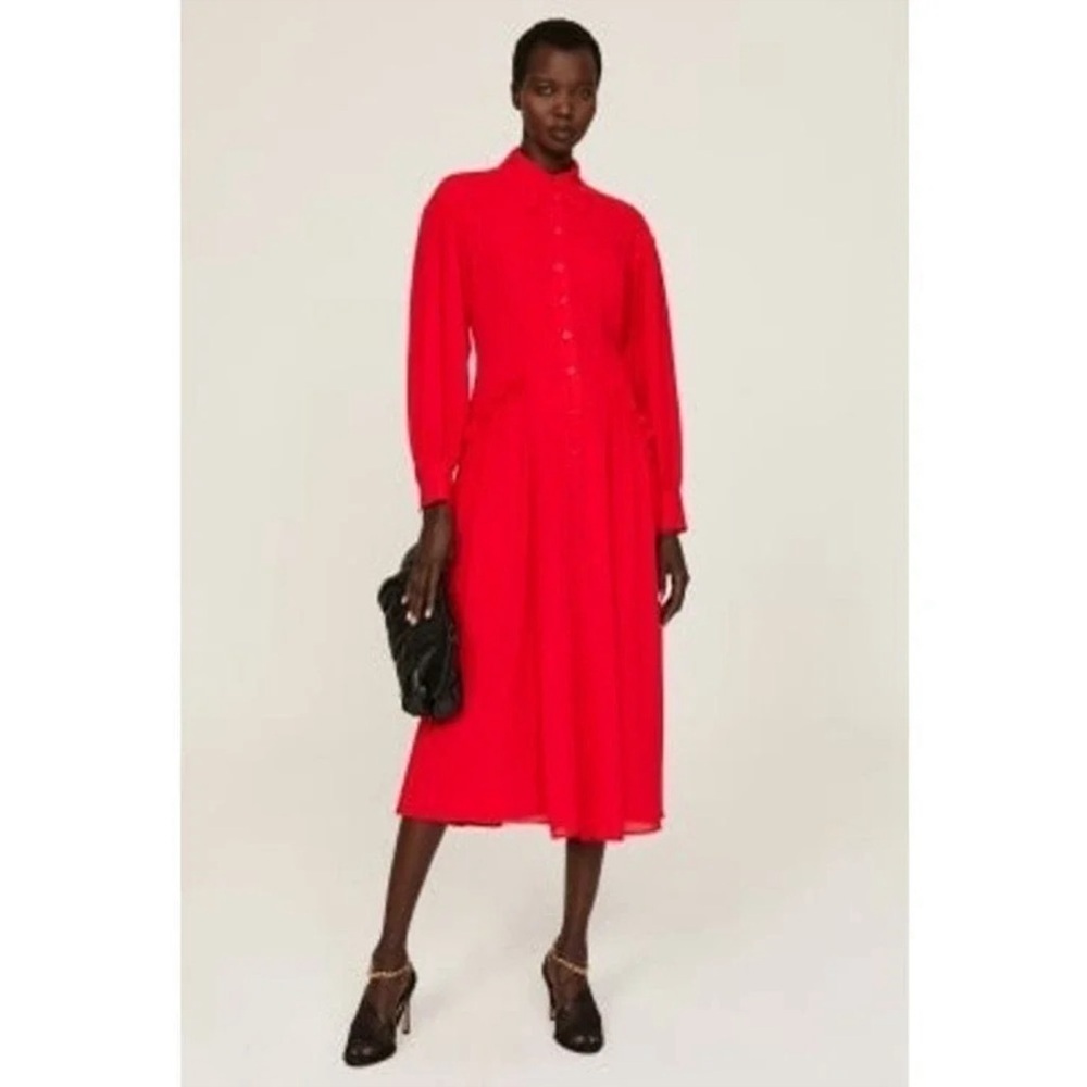 Saunders Collective Flowing Button
Front Dress
